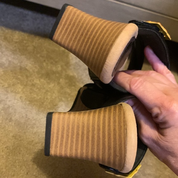 Clarks Wedged Sandals - Picture 3 of 5